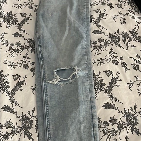 Women’s Jeans - Picture 2 of 3